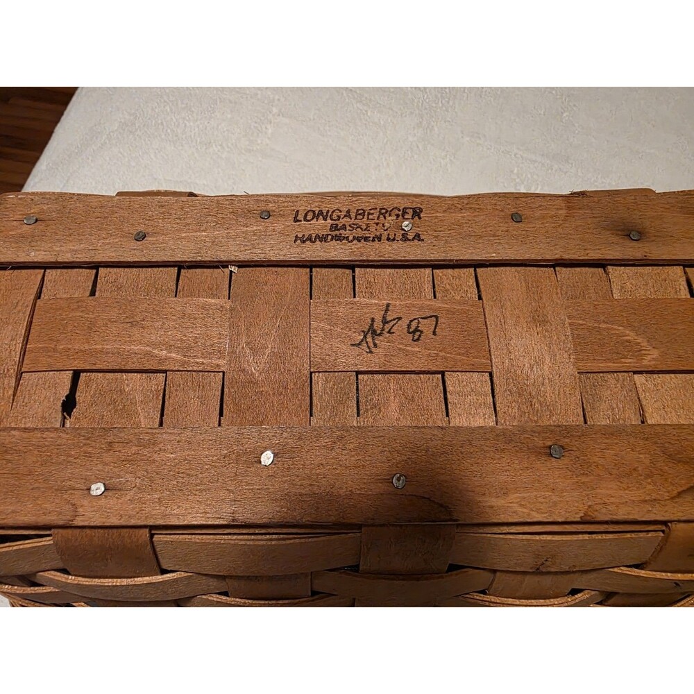 Vintage 1987 Longaberger Market Basket with plastic liner. - Picture 2 of 6